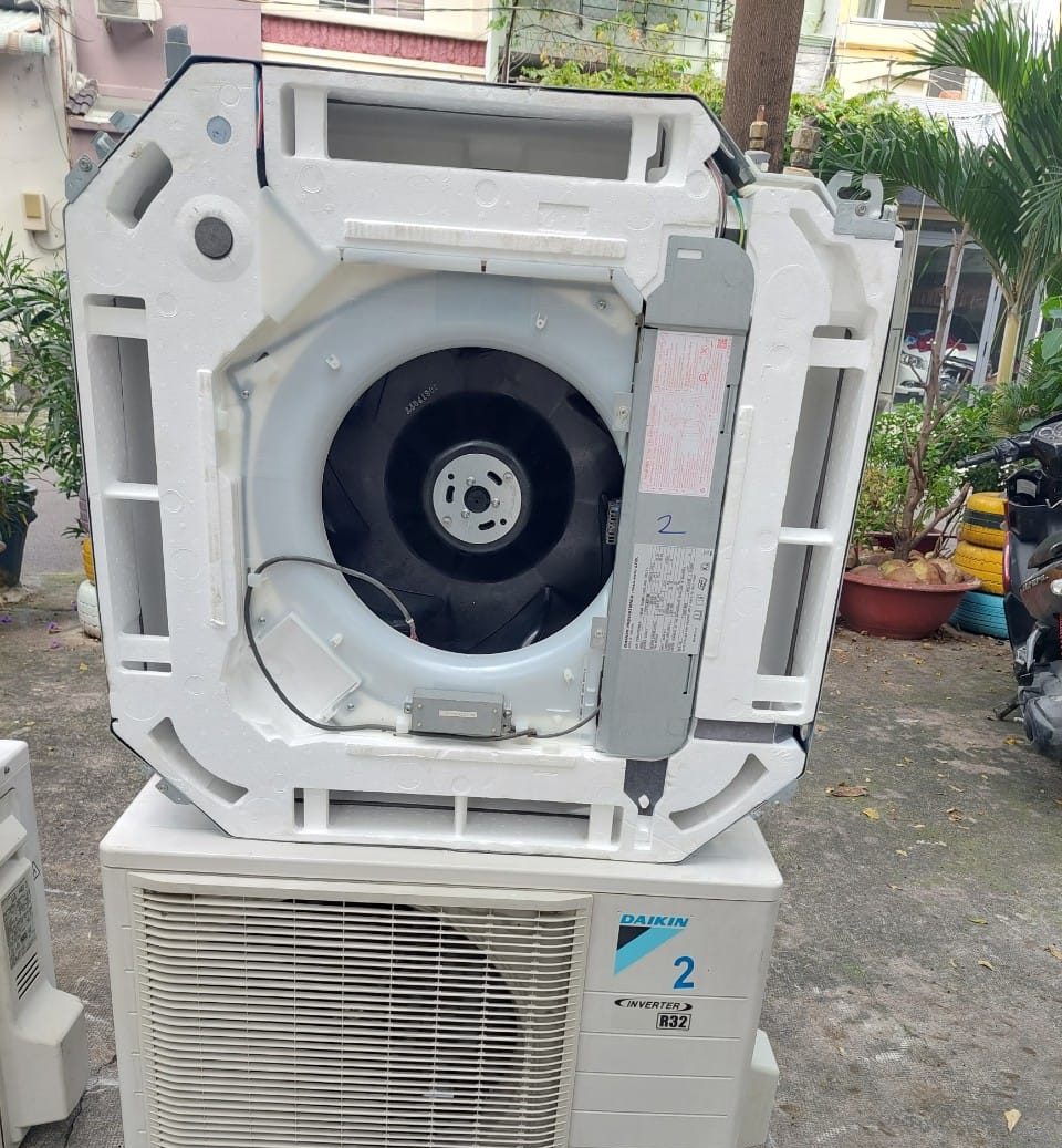 Thu Mua Máy Lạnh Cũ Quận 12 Giá Cao, Tận Nơi, Uy Tín, Nhanh Chóng 1 thu mua may lanh cu quan 12 2 e1783776703249